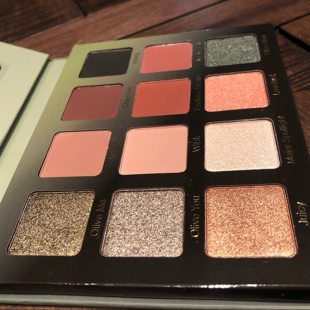 Violet Voss Olive You Forever Palette - Picture 12 of 16